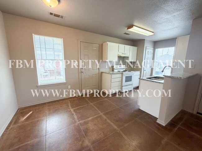 Building Photo - 212 West Lamar St