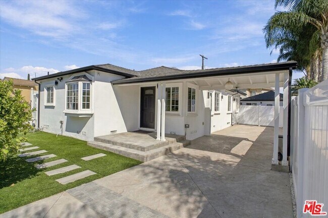 Foto del edificio - 6522 Teesdale Ave