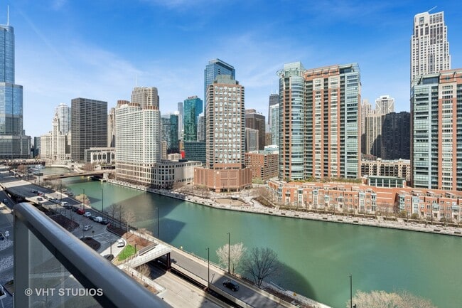 Foto del edificio - 420 E Waterside Dr