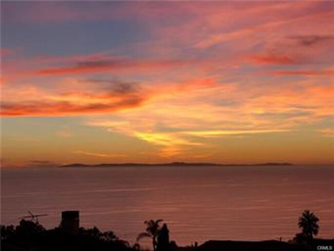 Foto del edificio - Gorgeous Contemporary Hilltop Laguna Beach...