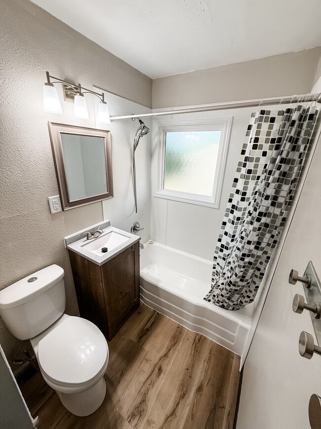 Building Photo - 903 38th St SE