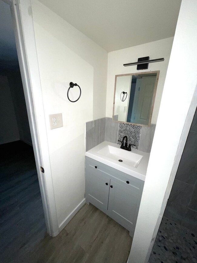 Building Photo - 4402 E Seneca St