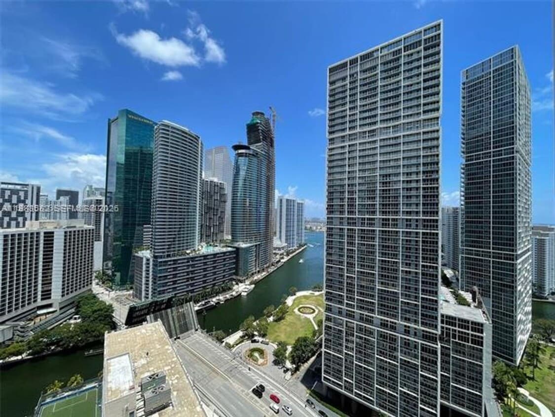 Photo - 500 Brickell Ave # 3005 (A11983582)