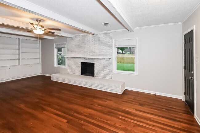 Building Photo - 801 Chatwood St