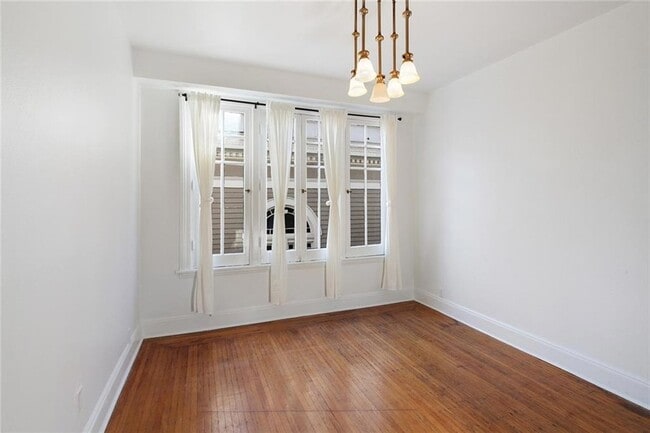 Building Photo - 2801 St Charles Ave