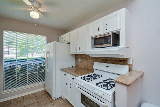 Foto del edificio - 1910 Crosscoach Ln