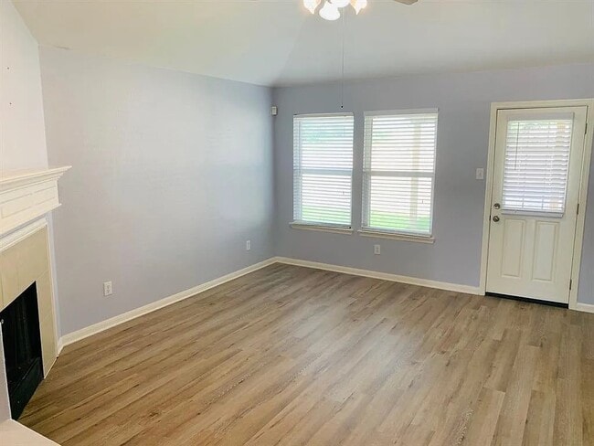 Building Photo - 8407 Resada Park Ln