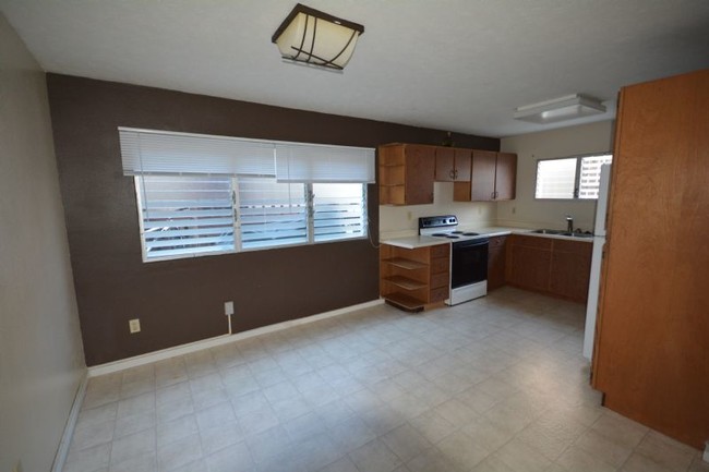 Building Photo - 2/1/2 Immaculate Downstairs Unit w/ Split ...