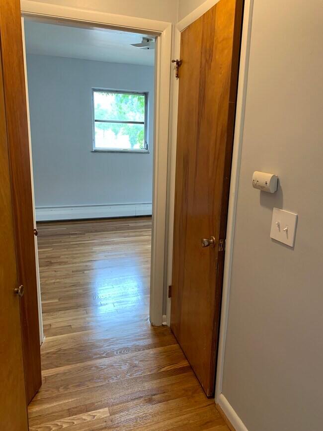 Building Photo - 3141 Mayridge Ct