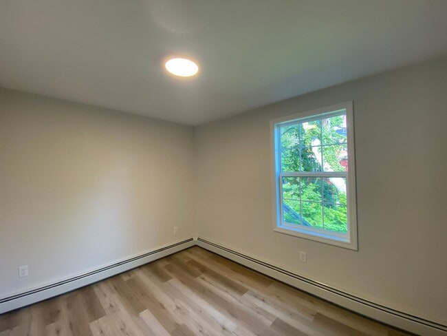 Building Photo - 359 Nashua St