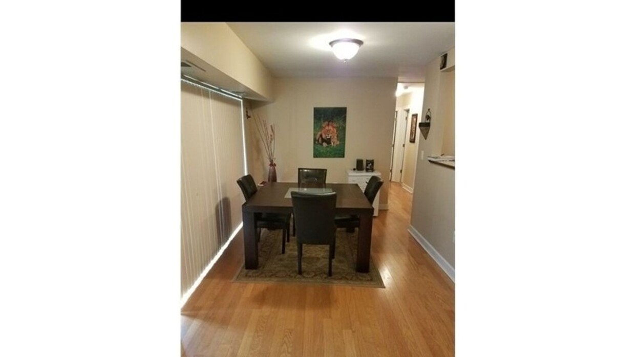 Foto principal - Charming 2BR Condo in District Heights