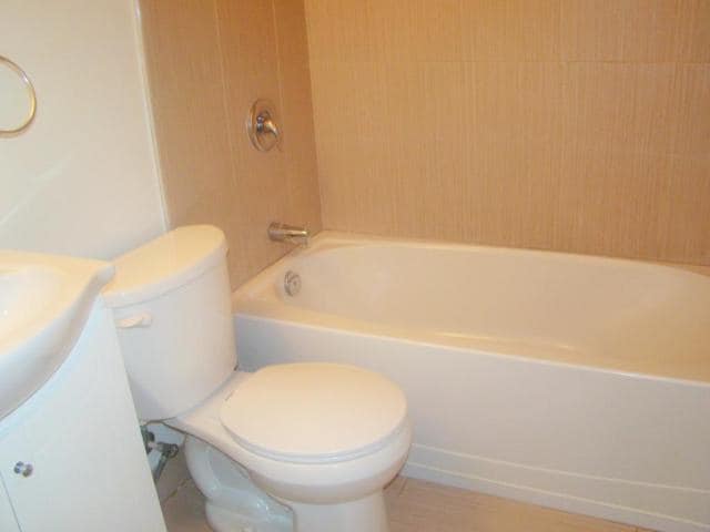 Building Photo - Cool updated 1-bedroom walk-up for rent!