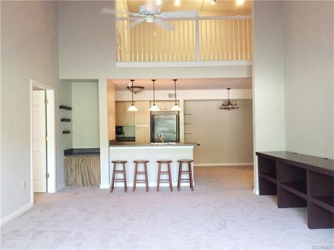 Desván - 704 Bristol Village Dr