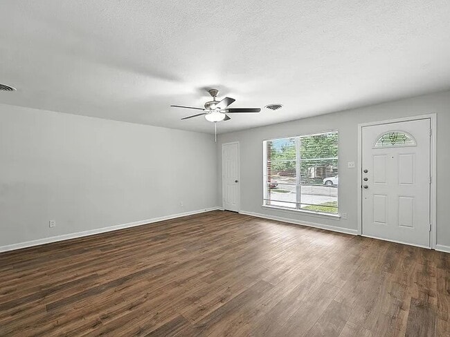 Building Photo - 117 Yorkshire Dr