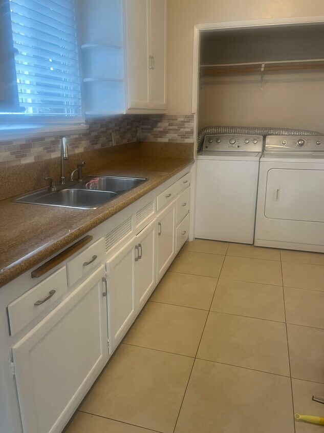 Primary Photo - 1173 W 23rd St