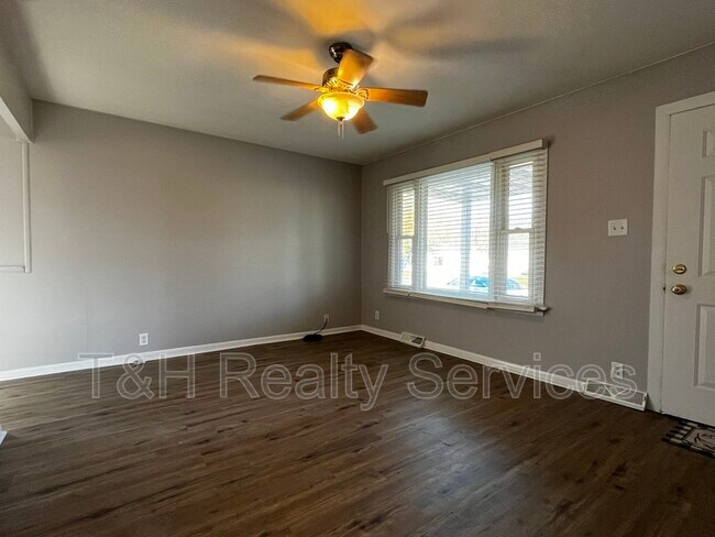 Foto del edificio - 307 Crestview Ct