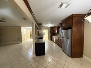 Building Photo - 7811 Fall Glen Dr