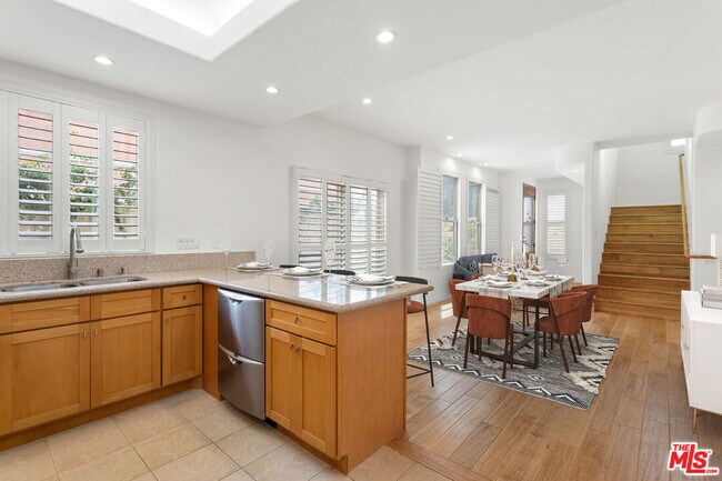 Foto del edificio - 24221 Madison St