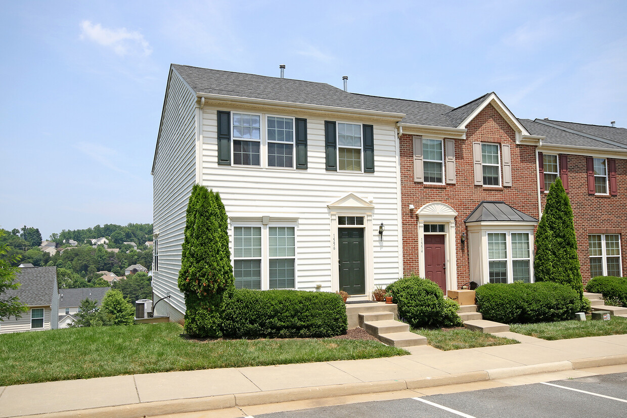 Primary Photo - Pet Friendly End-unit Pantops Townhome