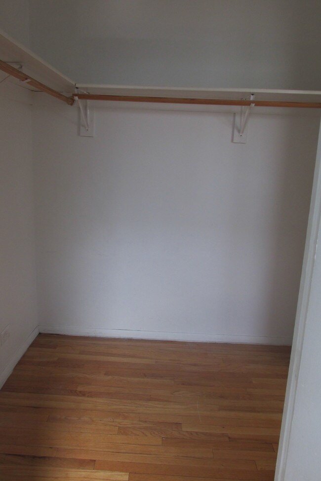 Foto del edificio - 7542 Adams St