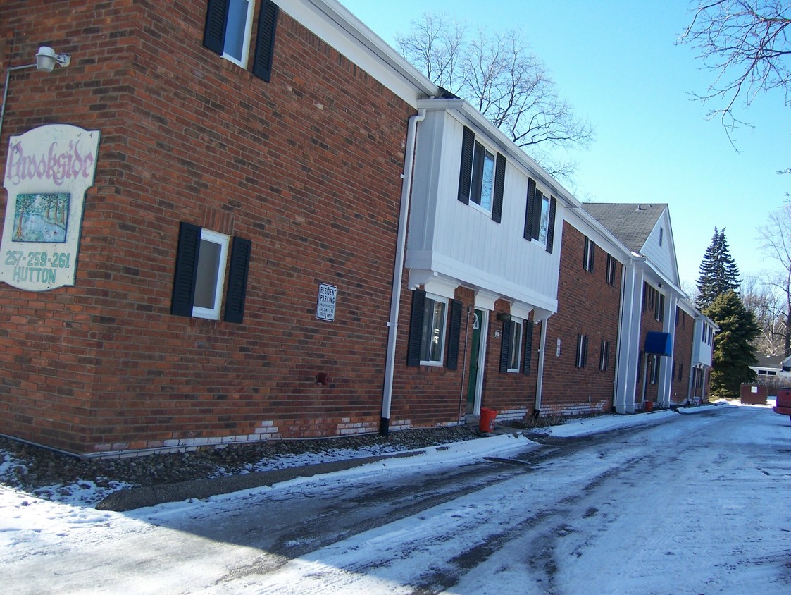 Building Photo - 249-259 Hutton St