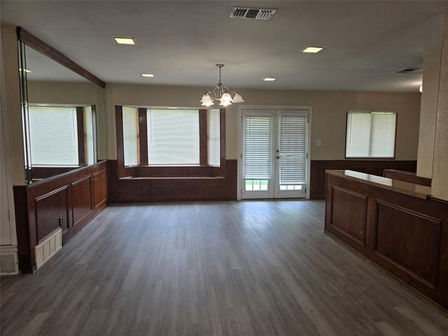 Building Photo - 502 Moonlight Dr