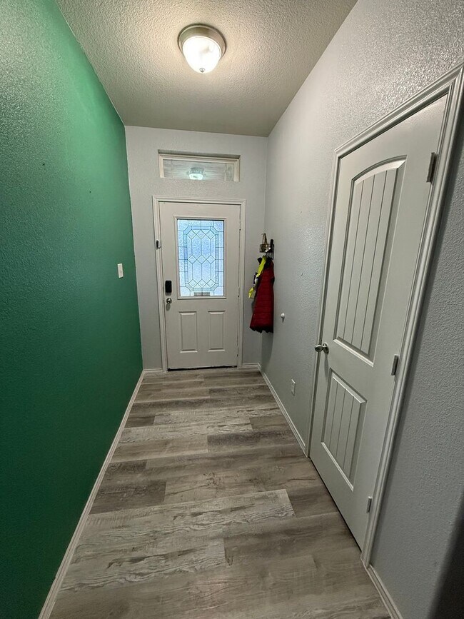 Foto del edificio - 5 bedroom Home in Copperas Cove