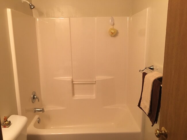 Bathroom - 334 Oakdale Cir
