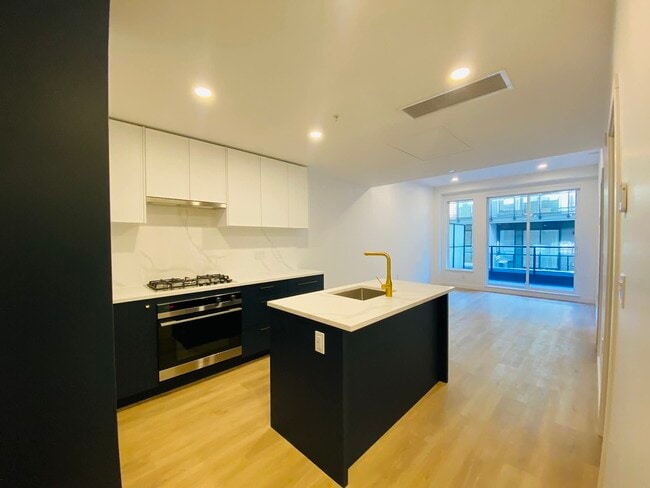 Photo du bâtiment - 600 Rochester Av