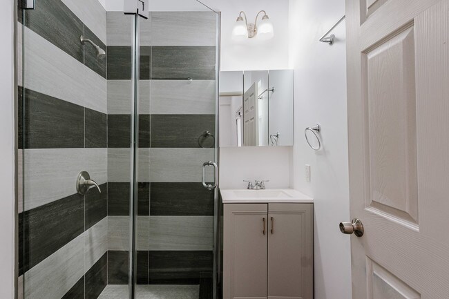 Baño - 5636 Natick Ave