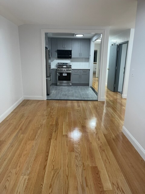 Foto principal - 48-21 92nd St