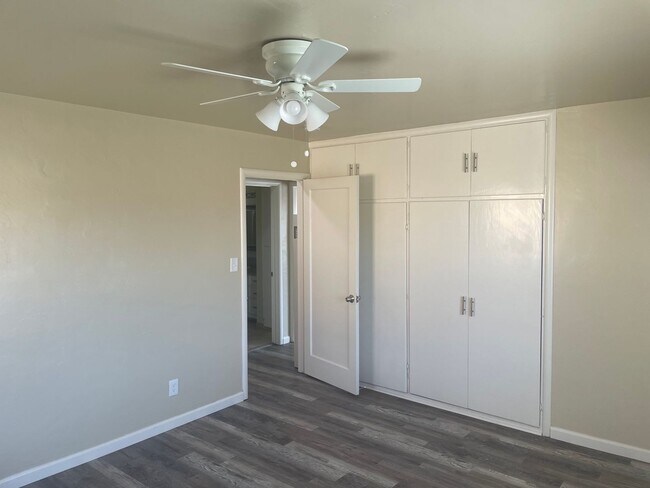 Foto del edificio - Available Soon!