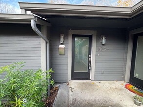 Building Photo - 3437 SE Alder St