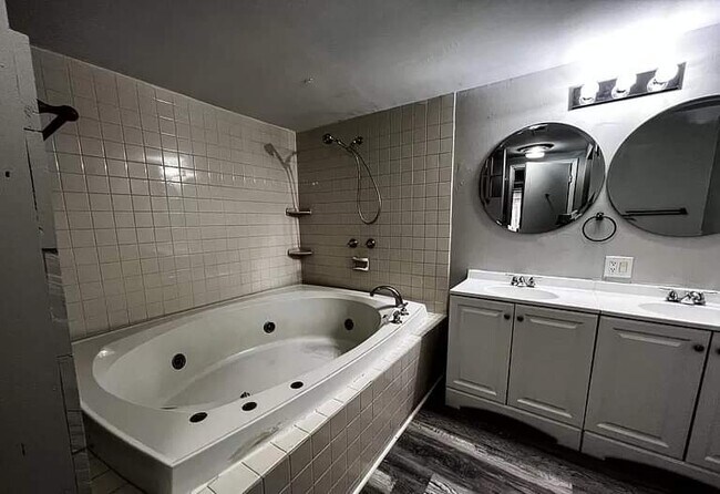 Bathroom - 614 Manley St