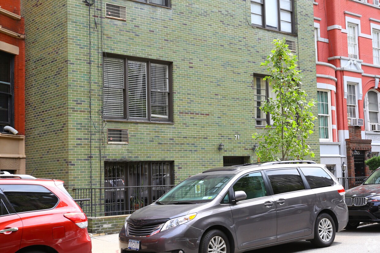 Building Photo - 71 W 85th St