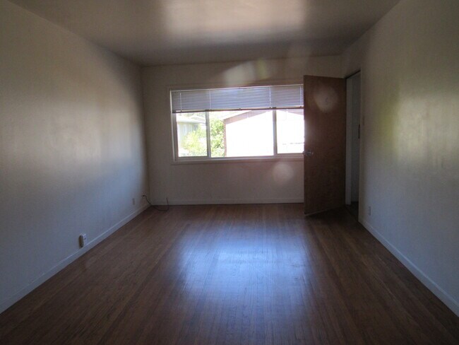 Building Photo - 41 Woodland Ave