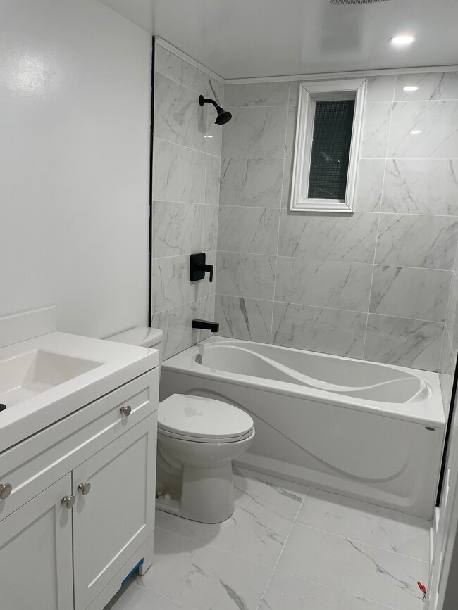Upgraded Bath - 325 Lacasse Av