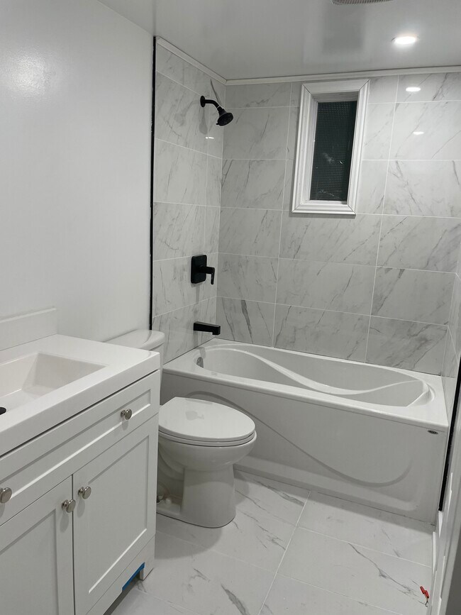 Upgraded Bath - 325 Lacasse Av