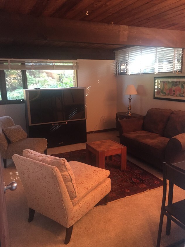 6934 Hilltop Ln, Marshall, VA 20115 Apartments in Marshall, VA