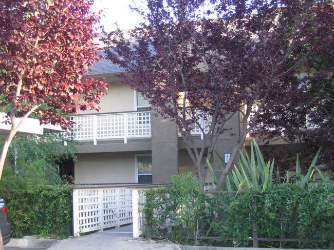 Building Photo - 705 Canonbury Way
