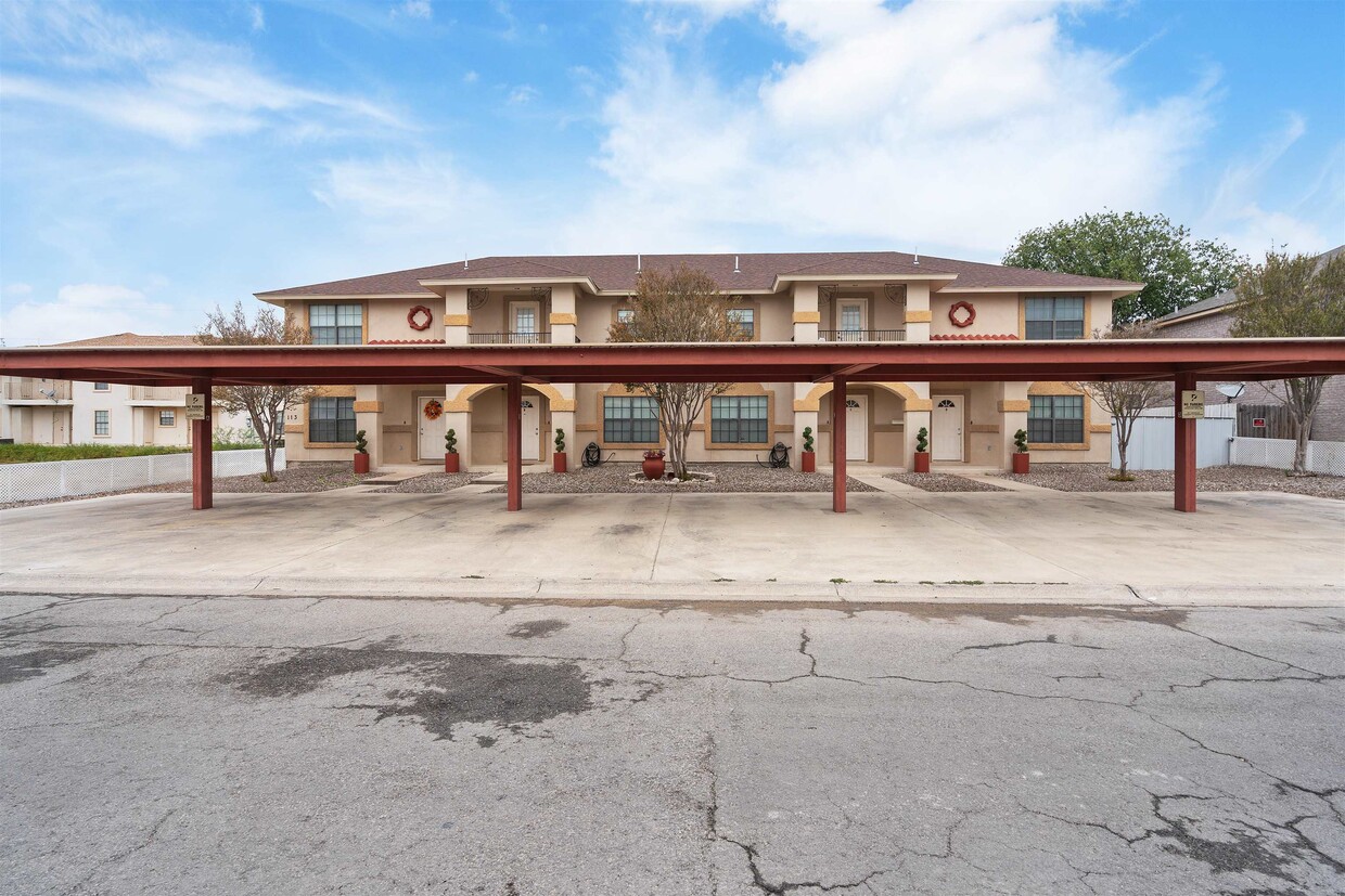 Primary Photo - 113 Ramon Cardenas Dr