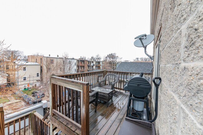 Foto del edificio - 1312 N Campbell Ave