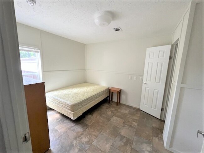 Foto del edificio - 12108 Diana Dr