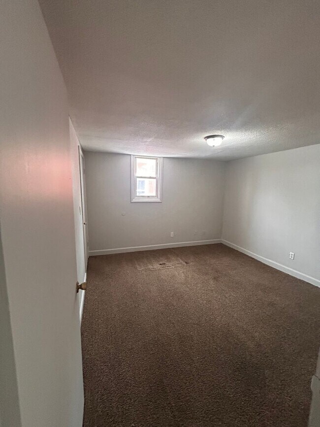 Building Photo - 815 Harmar St