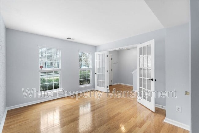 Foto del edificio - 13810 Hill St