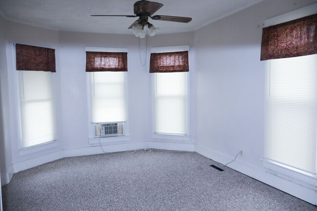 Building Photo - 1020 W Kirkwood Ave