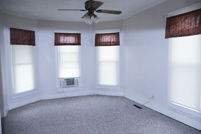 Foto del edificio - 1020 W Kirkwood Ave