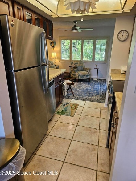 Foto del edificio - 136 Beach Park Ln