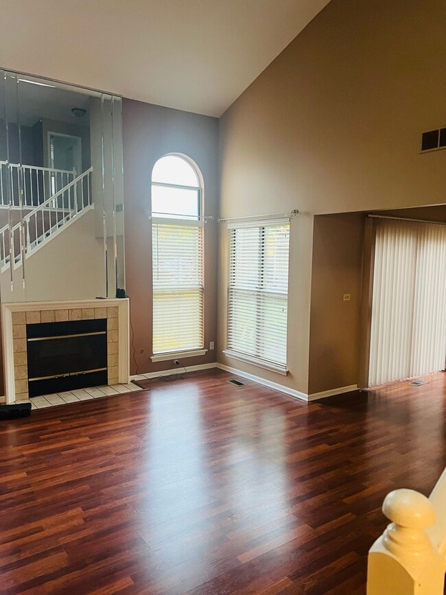 Foto del edificio - 1042 Ridgefield Cir