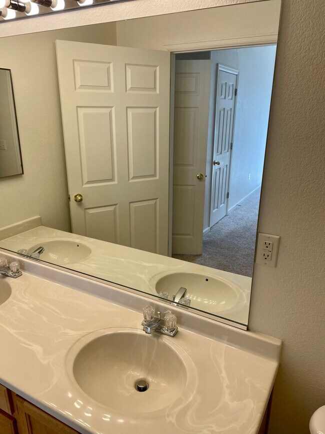 Foto del edificio - Broomfield Ranch Condo